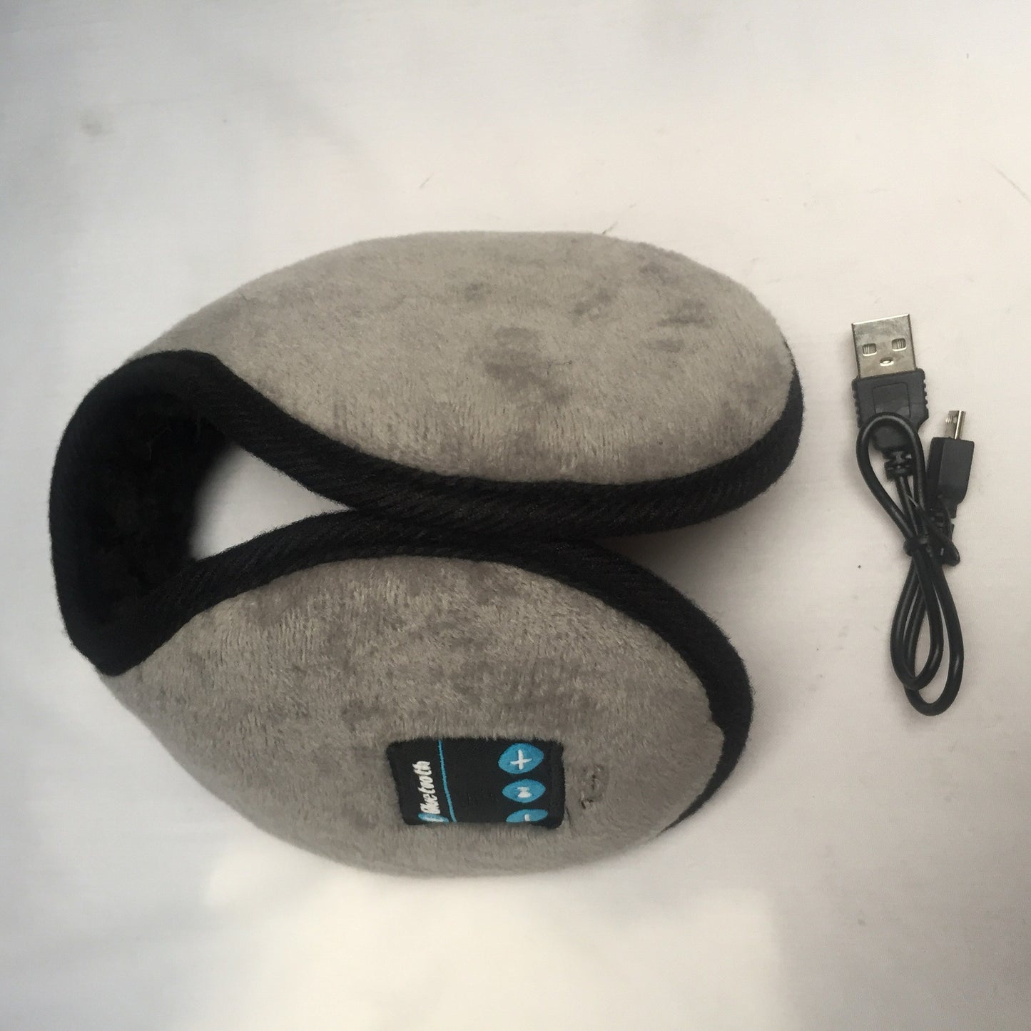 Hands-free insulated music earplugs