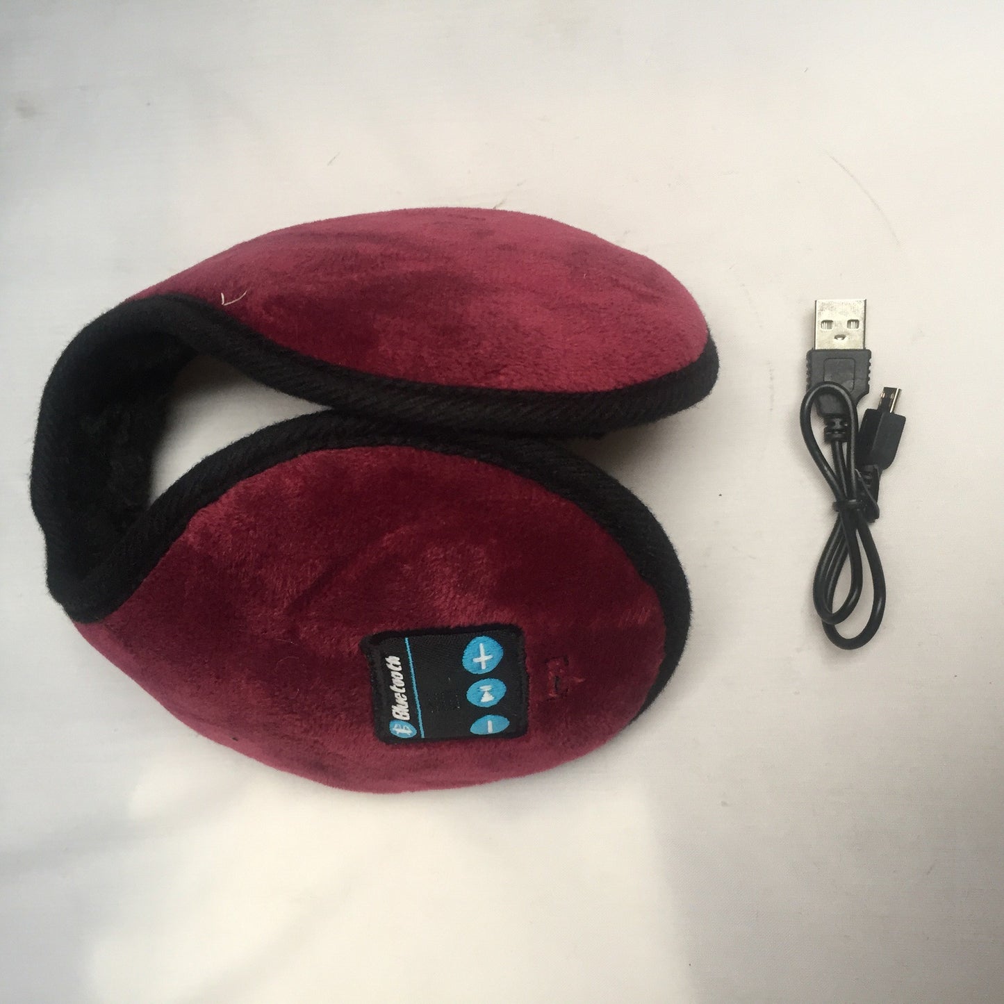Hands-free insulated music earplugs
