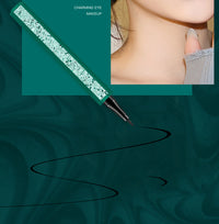 مجموعة تجميلية: كريم أساس مضغوط، أحمر شفاه، محدد عيون