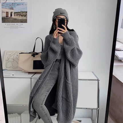 Versatile long-sleeve knitted cardigan