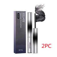 ماسكارا مجعدة جميلة وكثيفة بشكل طبيعي