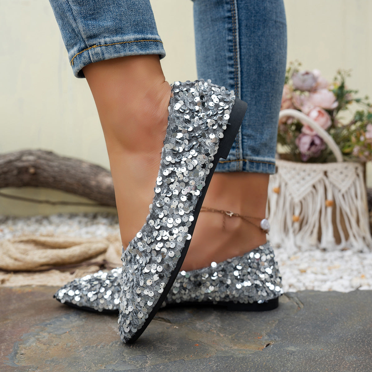 حذاء نسائي كاجوال ذو مقدمة مدببة وفتحة أمامية ضحلة ونعل مسطح، موديل 2025