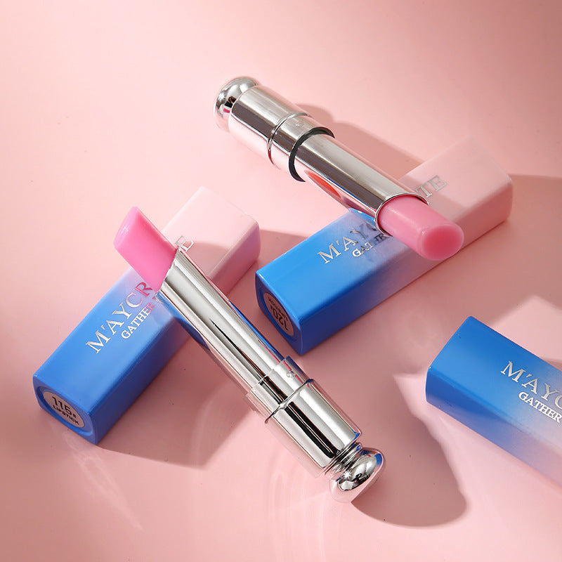 Hydrating and moisturizing gradient lipstick
