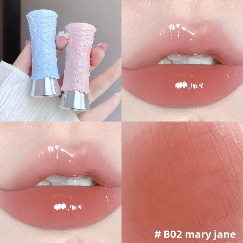 Solid mirror-like water-glossy lipstick