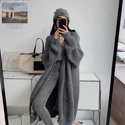 Versatile long-sleeve knitted cardigan